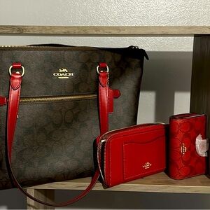 Brand new coach tote never used with 2 matching wallets. Everything brand new